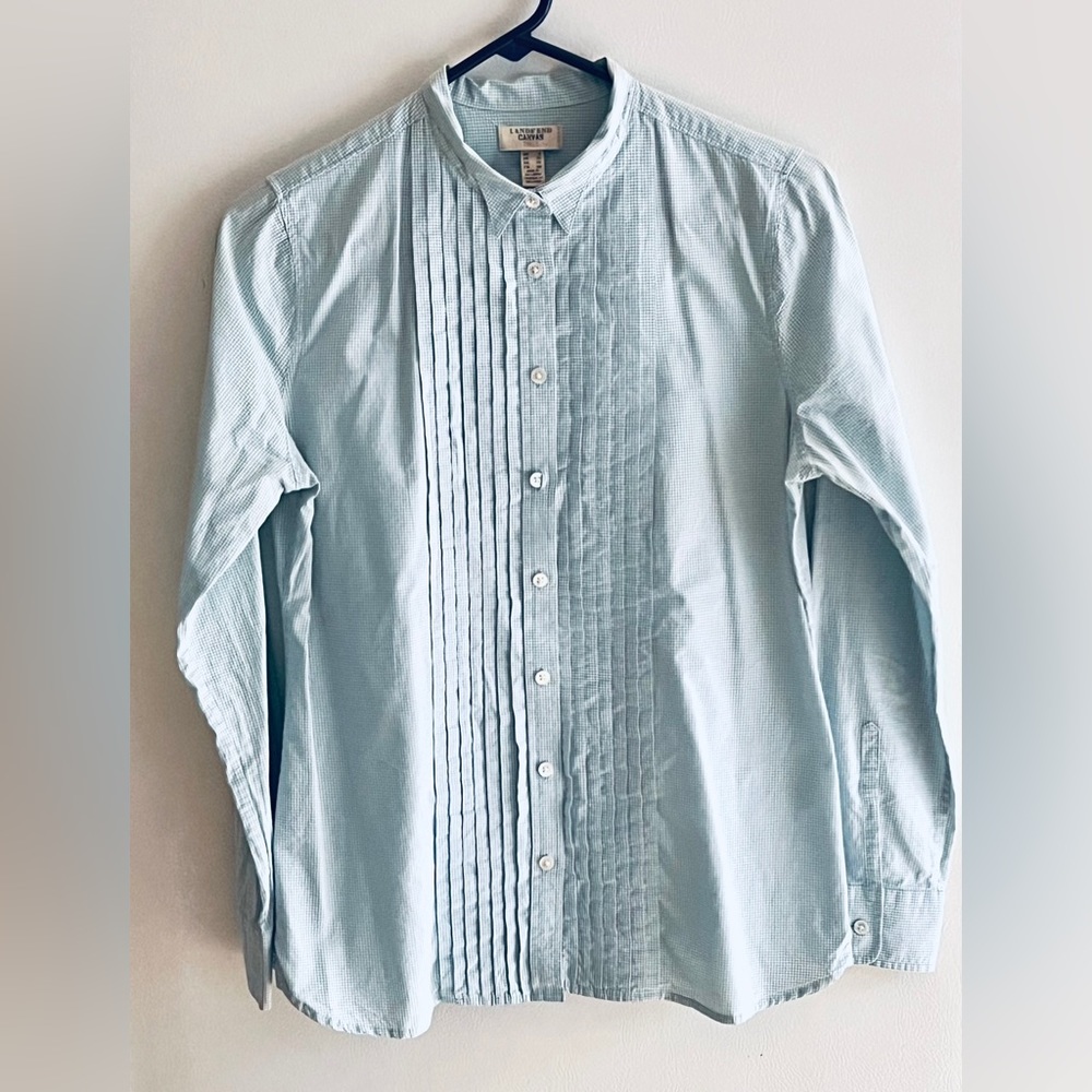 Womens Med long sleeve button-up baby blue gingham cotton shirt. Pleated front.
